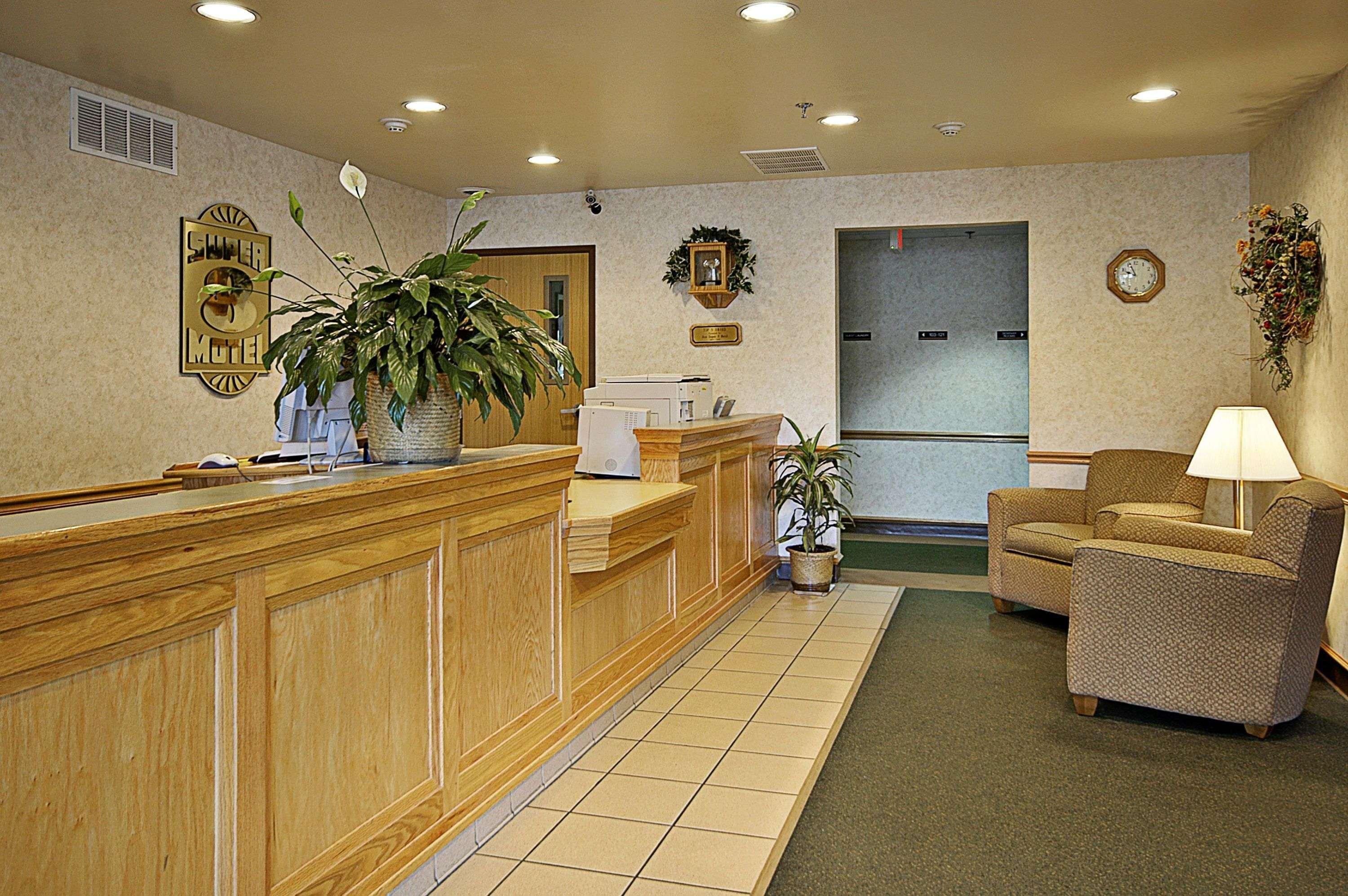Super 8 By Wyndham Motel 2*