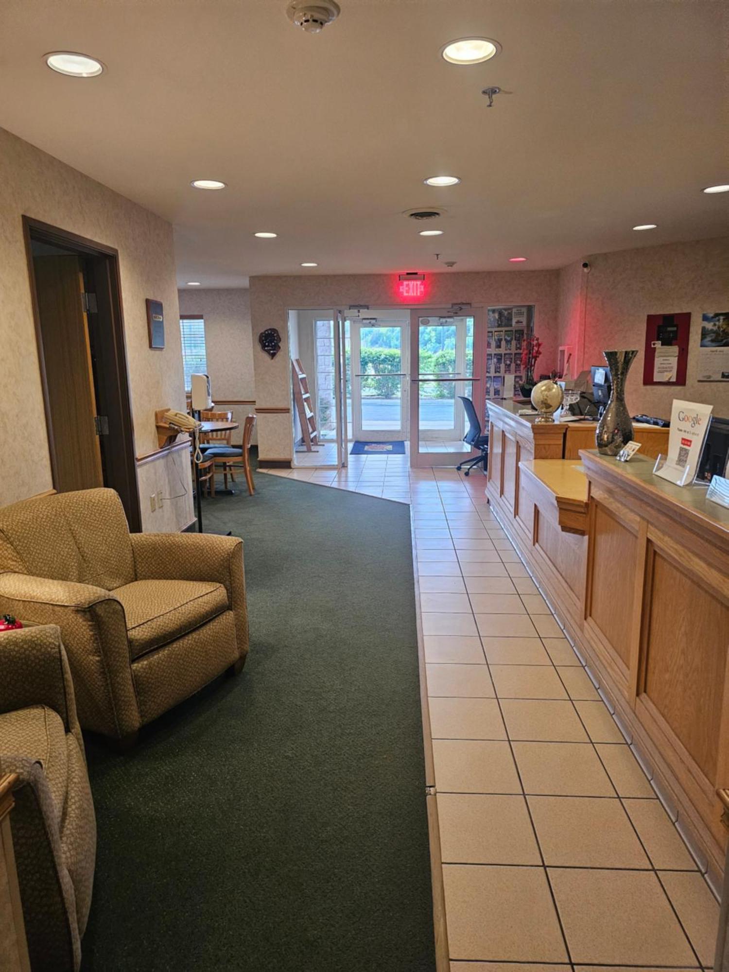 Super 8 By Wyndham Motel Ava